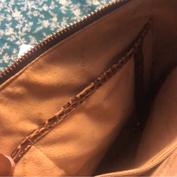 Like new Brahmin crossbody❌SOLD❌ - Picture 4 of 5